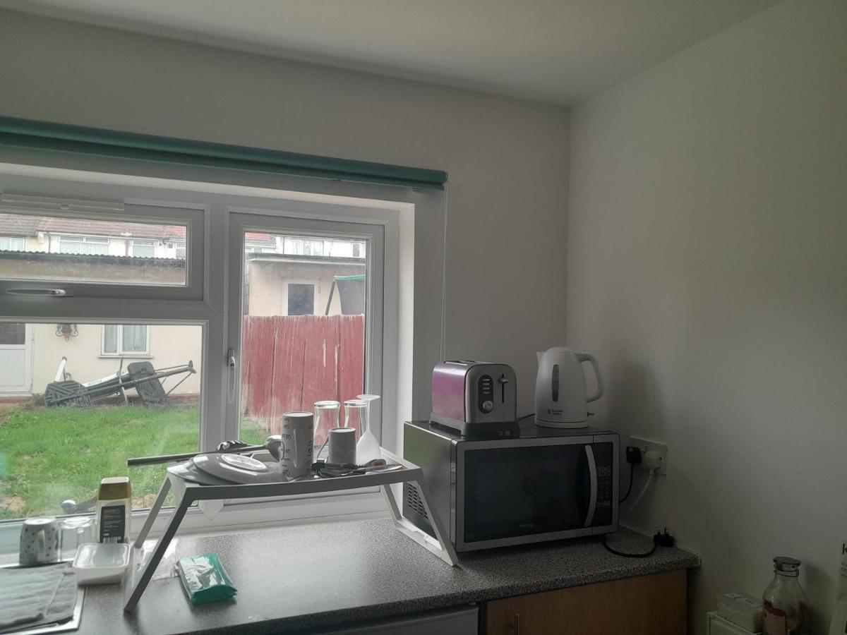 Апартаменти Lovely 1-Bed Studio In Лондон Екстер'єр фото