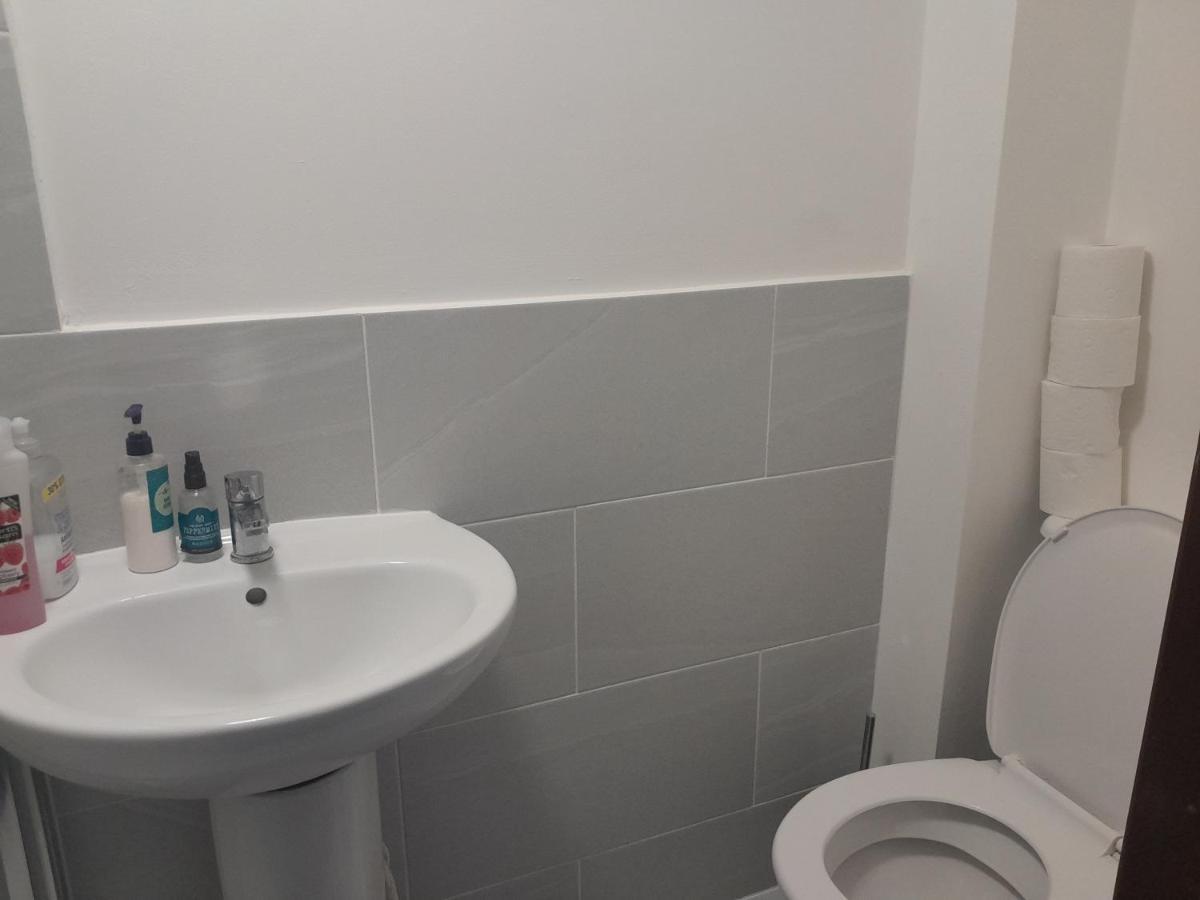 Апартаменти Lovely 1-Bed Studio In Лондон Екстер'єр фото