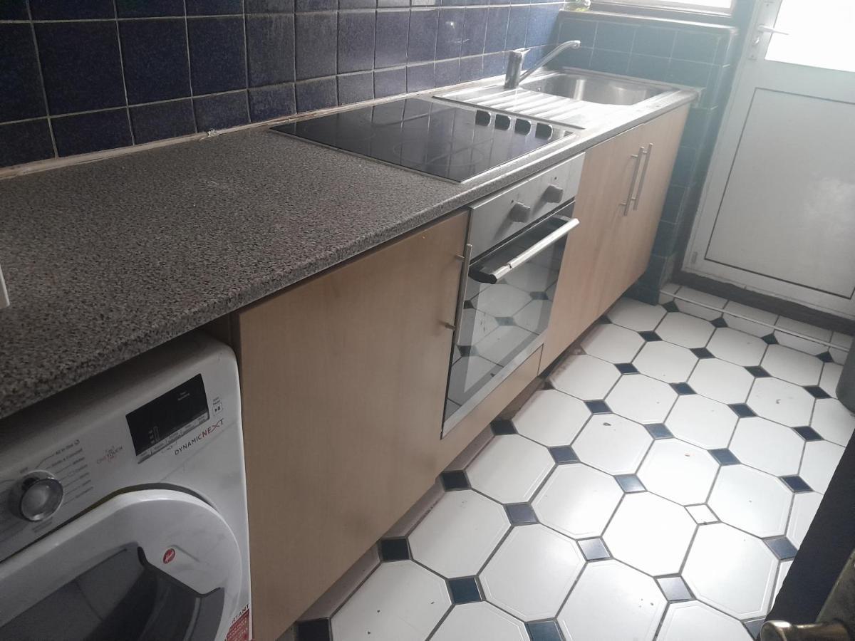 Апартаменти Lovely 1-Bed Studio In Лондон Екстер'єр фото