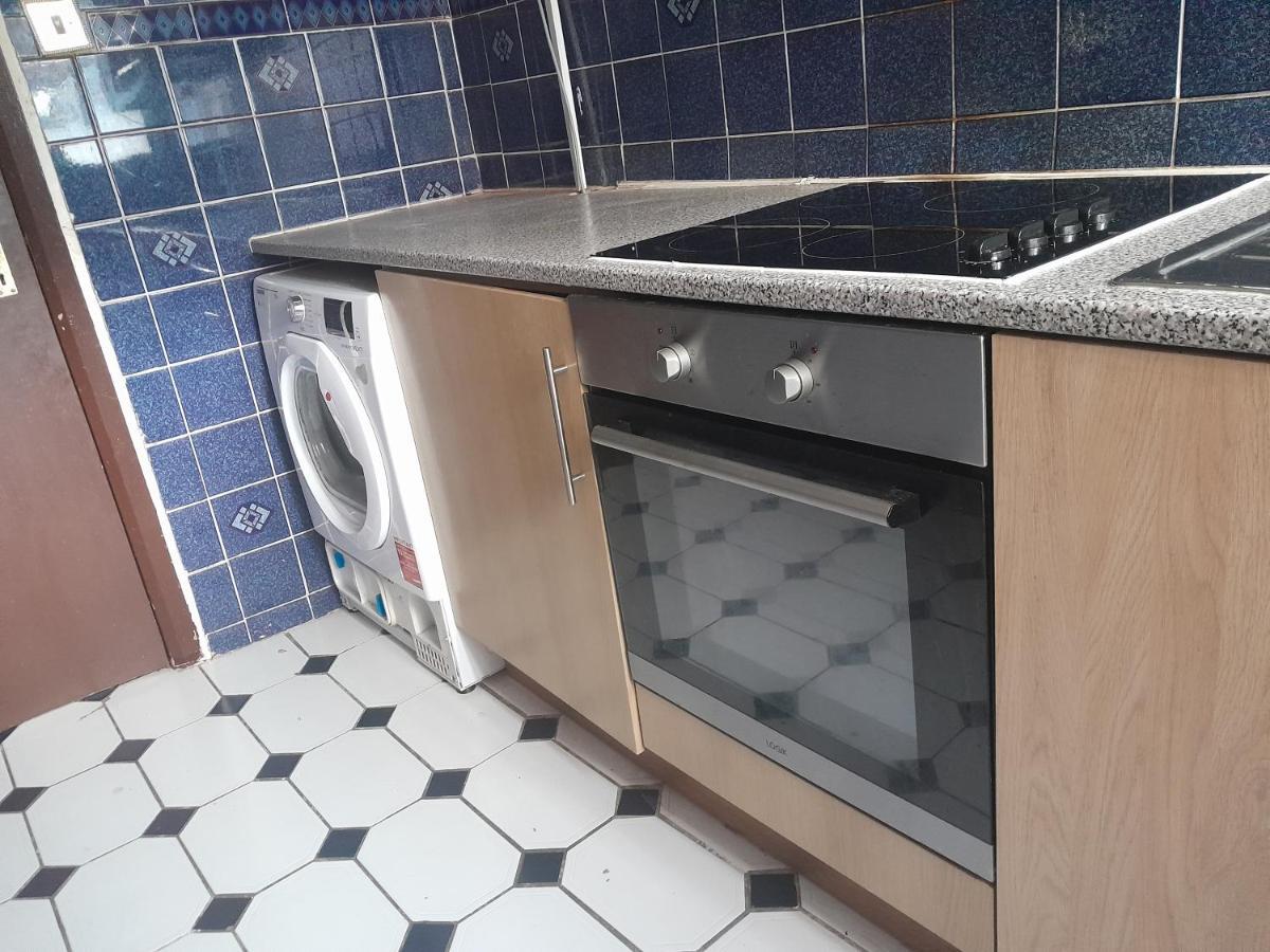 Апартаменти Lovely 1-Bed Studio In Лондон Екстер'єр фото