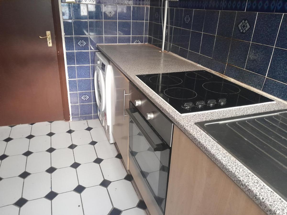 Апартаменти Lovely 1-Bed Studio In Лондон Екстер'єр фото